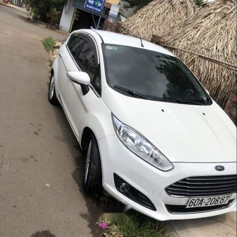 Bán ô tô Ford Fiesta AT đời 2015, màu trắng, giá 416tr