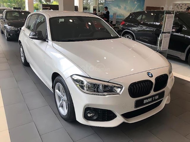 Cần bán xe BMW 1 Series 118i 2018, màu trắng, mới 100%0