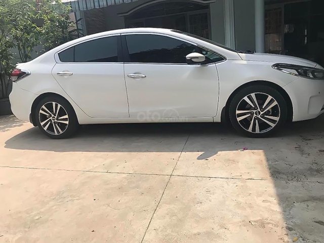 Bán xe Kia Cerato Signature 1.6 AT 2017, màu trắng, 550 triệu0