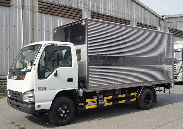 Cần bán xe Isuzu QKR 270 2,4 tấn thùng dài 4,3 mét sản xuất 2019, màu trắng, xe nhập, 540tr