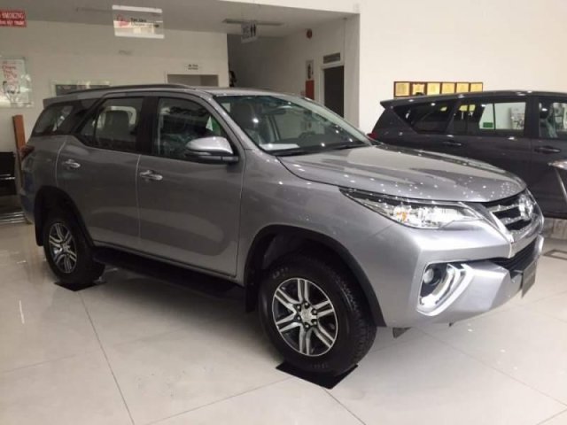 Bán xe Toyota Fortuner sản xuất năm 2018, màu xám giá cạnh tranh0