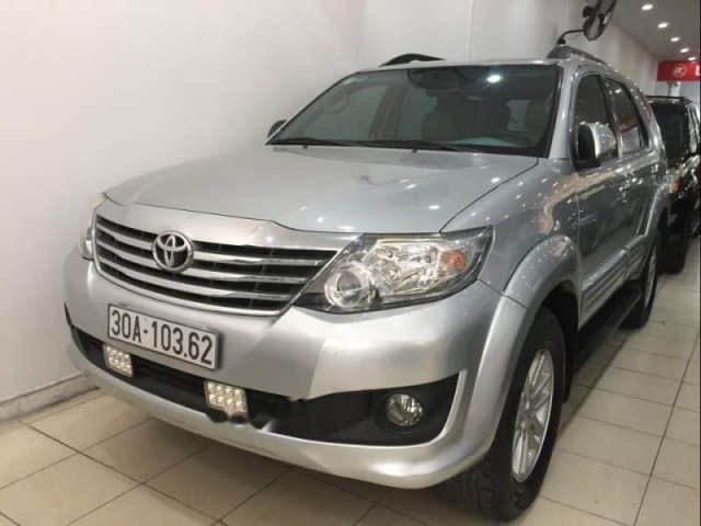 Bán ô tô Toyota Fortuner G đời 2013, màu bạc số sàn giá cạnh tranh0