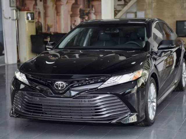 Bán Toyota Camry năm sản xuất 2019, màu đen, nhập từ Thái