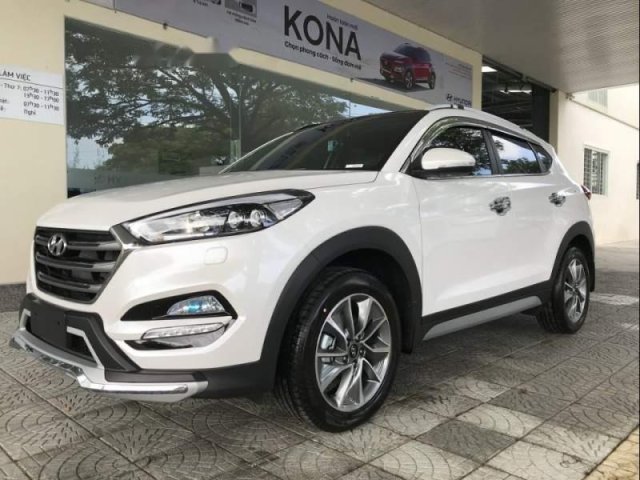 Bán Hyundai Tucson đời 2019, màu trắng, mới 100%