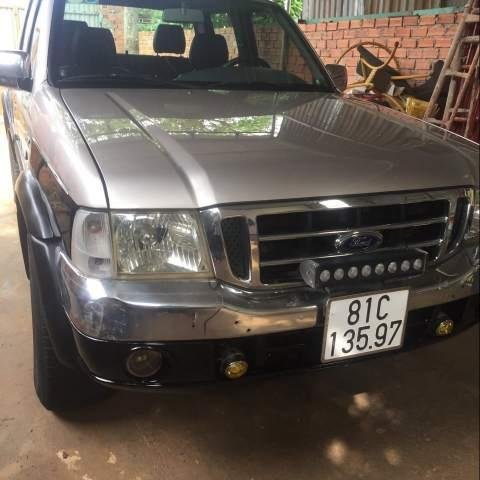 Bán xe Ford Ranger XLT sản xuất năm 2005, màu bạc, nhập khẩu