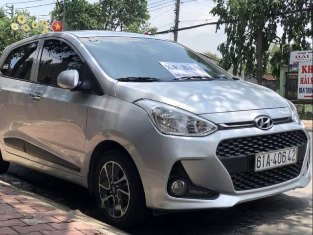 Cần bán lại xe Hyundai Grand i10 1.2AT sản xuất 2017, màu bạc chính chủ, giá 395tr