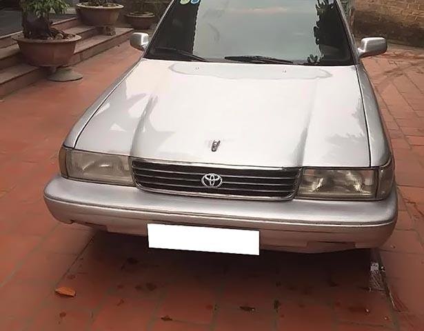 Gia đình tôi cần bán 1 xe Toyota Cressida màu bạc, tên tư nhân, máy nổ êm