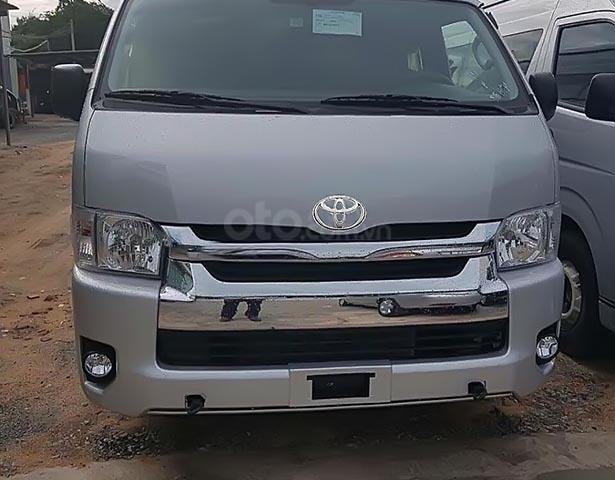 Bán Toyota Hiace 15 chỗ nhập khẩu 100%, xe giao ngay màu bạc0