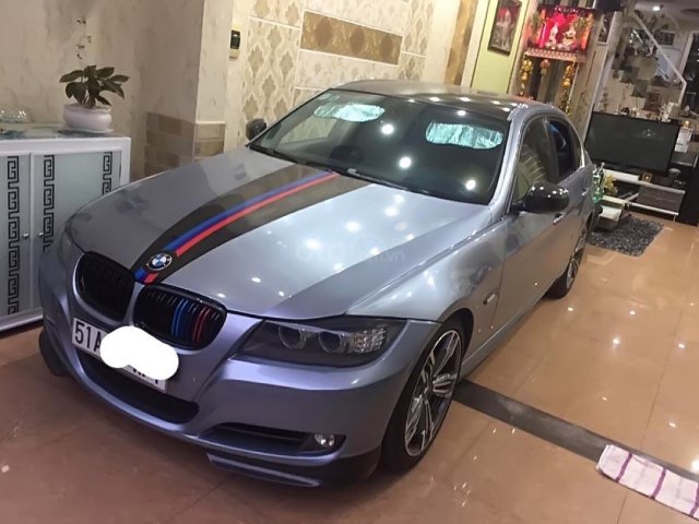 Bán BMW 325i màu xanh đời 2010, mới 98%, nhập khẩu Đức, chạy được 65.000km