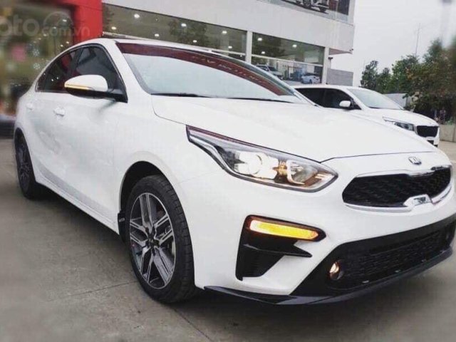 Bán Kia Cerato MT sản xuất 2020, màu trắng, giá 559tr0