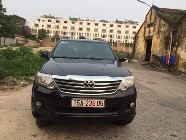 Cần bán xe Toyota Fortuner 2.7 AT 2014, màu đen xe gia đình