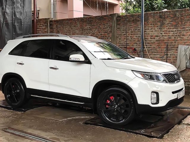 Bán xe cũ Kia Sorento năm 2015, màu trắng