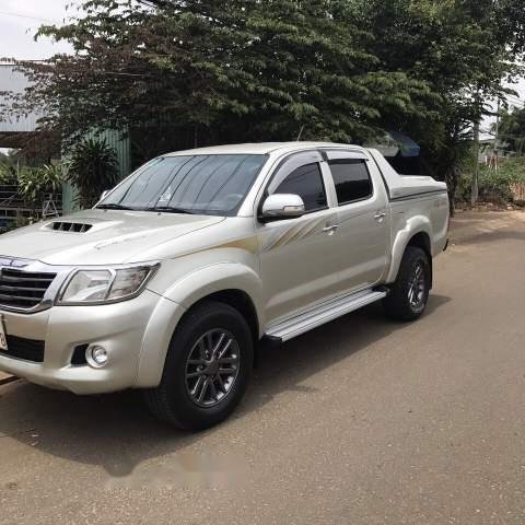 Bán xe Toyota Hilux sản xuất 2011, màu bạc, nhập khẩu nguyên chiếc, giá chỉ 445 triệu