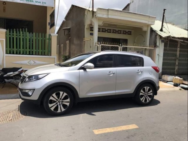 Cần bán gấp Kia Sportage đời 2010, màu bạc, xe gia đình chạy kỹ, còn zin, mới, sơn bóng lưỡng