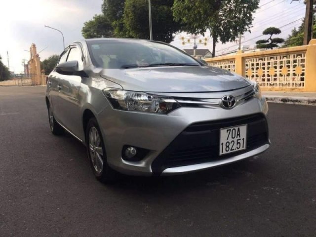 Chính chủ bán Toyota Vios E sản xuất năm 2014, màu bạc0