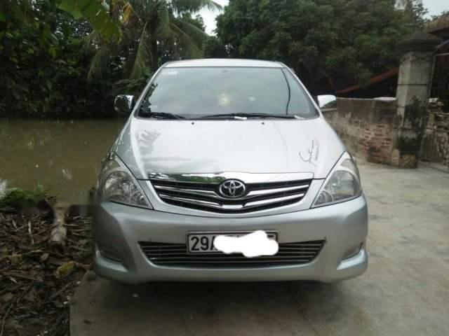 Cần bán gấp Toyota Innova V đời 2008, màu bạc số tự động