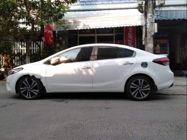 Bán Kia Cerato năm sản xuất 2018, màu trắng, giá tốt