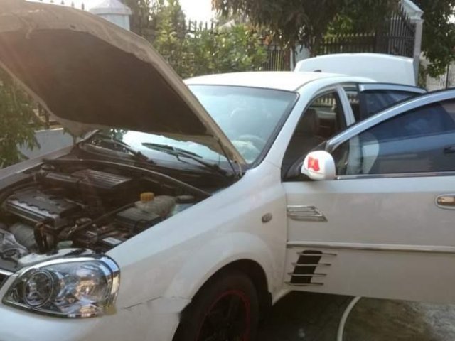 Bán xe Daewoo Lacetti năm sản xuất 2005, màu trắng, xe nhập