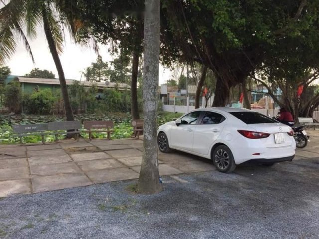 Bán xe Mazda 2 2017, màu trắng, Đk 10/2017