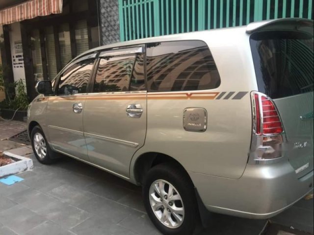 Cần bán lại xe Toyota Innova đời 2008, màu bạc0