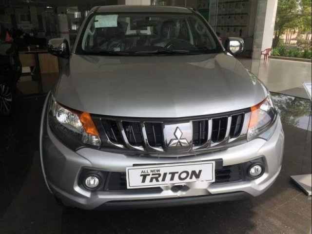 Bán Mitsubishi Triton 4x4 AT 2017, màu bạc, nhập khẩu, giá chỉ 690 triệu0