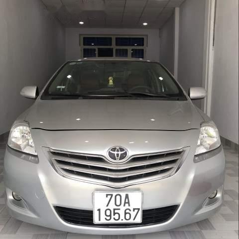 Chính chủ bán lại xe Toyota Vios đời 2010, màu bạc