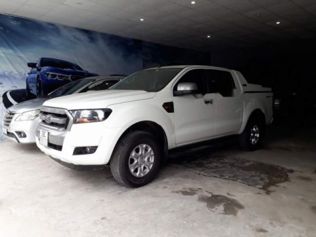 Cần bán Ford Ranger XLS 2.2 AT sản xuất 2016, màu trắng, xe còn mới, cá nhận đang sử dụng