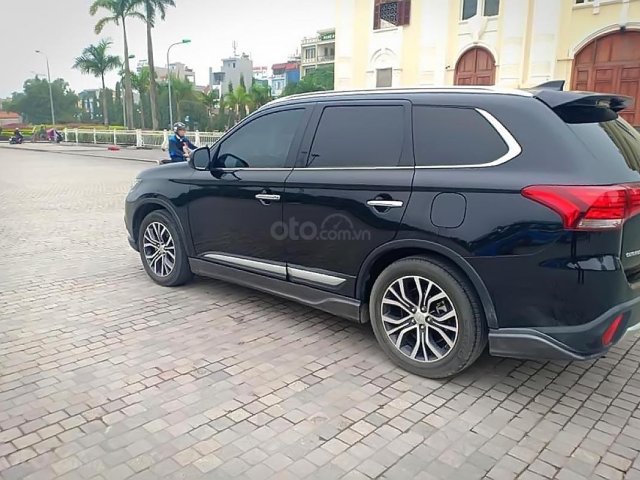 Cần bán Mitsubishi Outlander đời 2017, màu đen, nhập khẩu 0