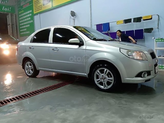 Bán Chevrolet Aveo sản xuất năm 2017, màu bạc  