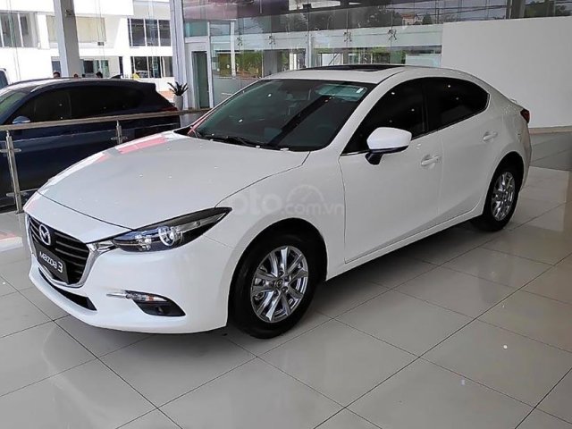 Cần bán xe Mazda 3 1.5 AT năm sản xuất 2019, màu trắng0