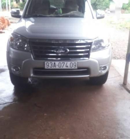 Bán ô tô Ford Everest đời 2011, màu bạc, nhập khẩu nguyên chiếc, xe đẹp0