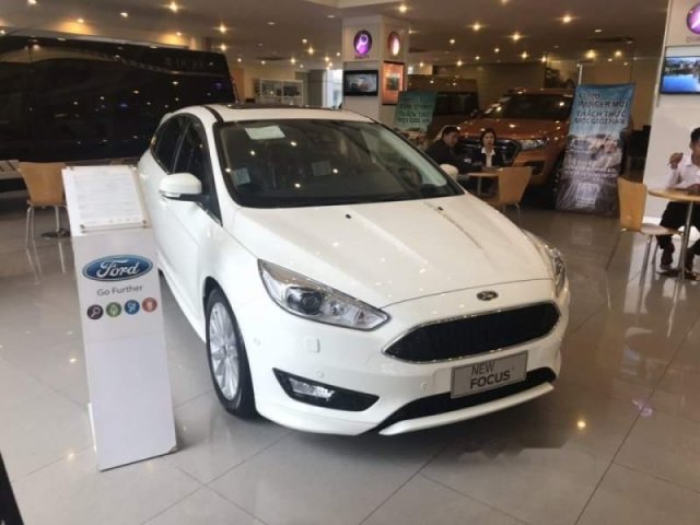 Hà Thành Ford bán xe Ford Focus sản xuất 2019, màu trắng, giá 700tr0