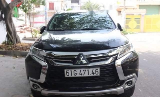 Bán ô tô Mitsubishi Pajero Sport đời 2017, màu đen đã đi 17.500 km