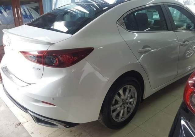 Cần bán xe Mazda 3 đời 2018, màu trắng, nhập khẩu nguyên chiếc