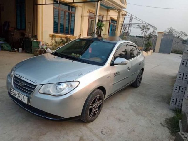 Bán Hyundai Elantra đời 2009, màu bạc xe gia đình, giá 230tr