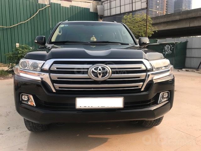 Bán Toyota LandCruiser VX đen, nội thất kem, xe sản xuất 2016, đăng ký 2016, đi 3 vạn