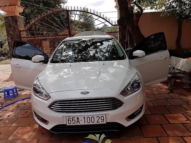 Bán Ford Focus Titanium 1.5L 2016, màu trắng còn mới