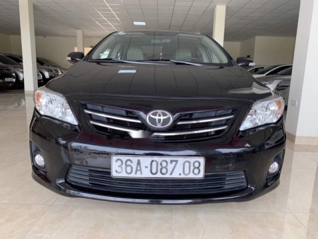 Cần bán Toyota Corolla altis năm 2013, màu đen số sàn, 500tr0