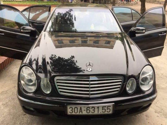 Cần bán gấp Mercedes E300 năm sản xuất 2007, màu đen, xe hình thức đẹp