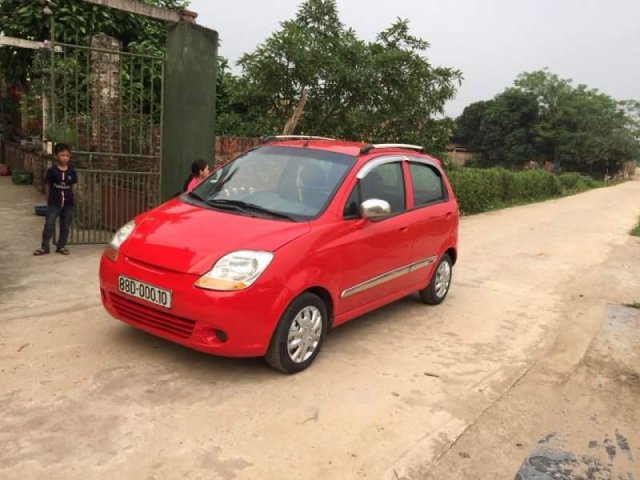 Gia đình bán xe Chevrolet Spark năm sản xuất 2011, màu đỏ, đi giữ gìn cẩn thẩn0