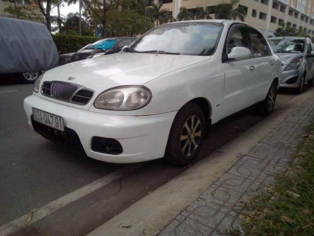 Bán Daewoo Lanos đời 2004, màu trắng, nhập khẩu xe gia đình