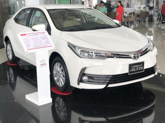 Bán Toyota Corolla Altis năm 2019 màu trắng, 746 triệu