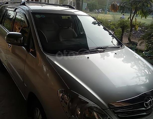 Cần bán Toyota Innova năm sản xuất 2010, màu bạc còn mới