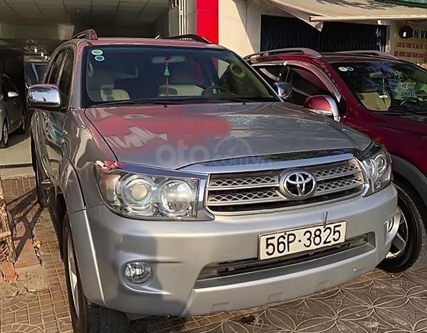 Cần bán xe Toyota Fortuner 2.5G năm 2010, màu bạc 