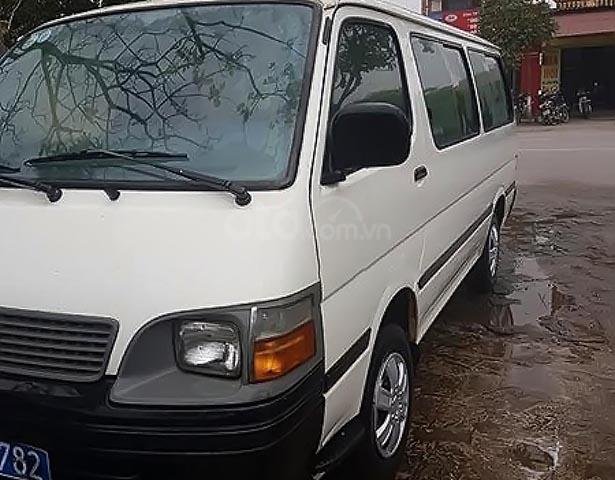 Cần bán gấp Toyota Hiace 2.0 năm 2001, màu trắng, giá tốt