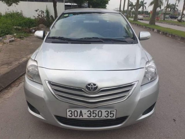 Cần bán gấp Toyota Vios năm 2009, màu bạc số sàn, 235 triệu0