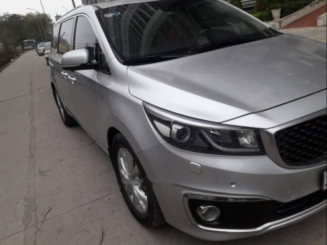 Bán Kia Sedona năm 2015, màu bạc, xe nhập, giá 350tr