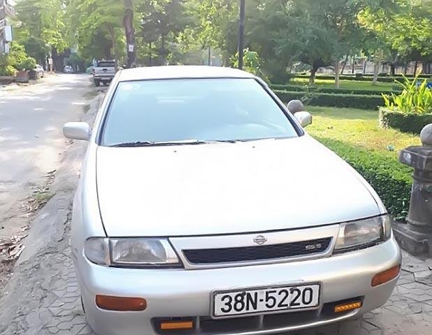 Cần bán Nissan Bluebird SSS 1.8 1993, màu bạc, nhập khẩu xe gia đình0