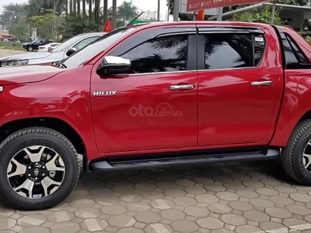 Bán xe Toyota Hilux 2019, màu đỏ, nhập khẩu0