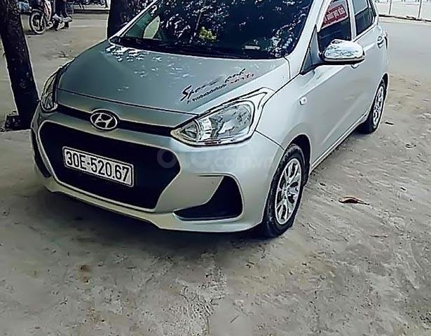 Cần bán lại xe Hyundai Grand i10 1.0 MT Base đời 2017, màu bạc còn mới